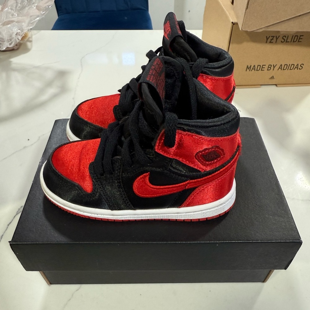 Satin bred 1s